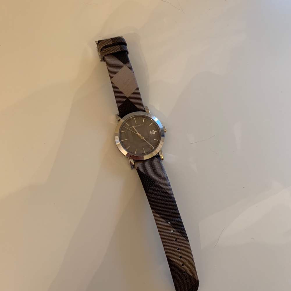 Women’s Burberry Watch - Picture 3 of 8